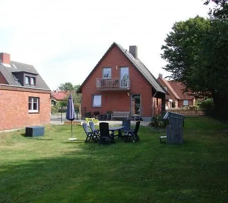 In Mit Grossem Garten Holiday home Winnemark